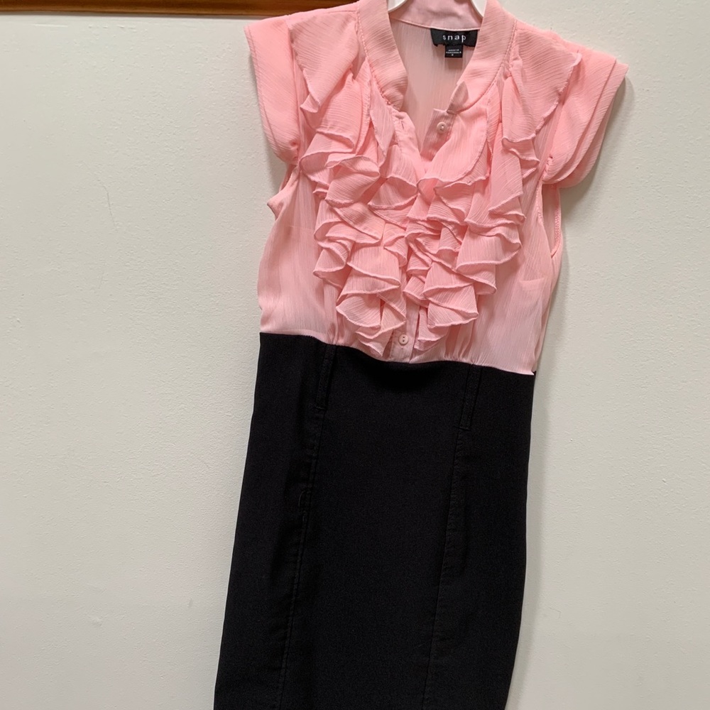 Snap Ruffled dress with black skirt - Size 3